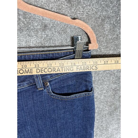 LL Bean Favorite Fit Jeans Womens Size 10 Blue Denim Stretch Straight Leg - Picture 4 of 7